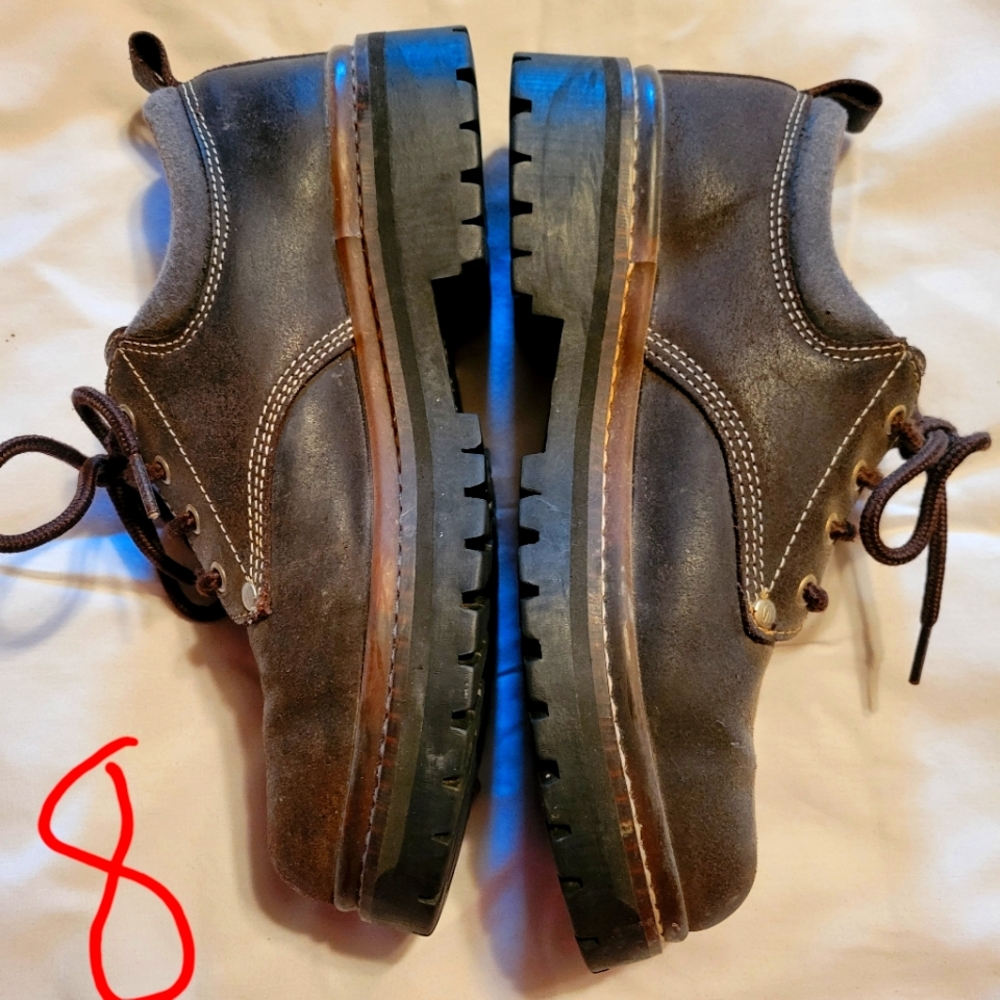 Brown leather skechers size 8